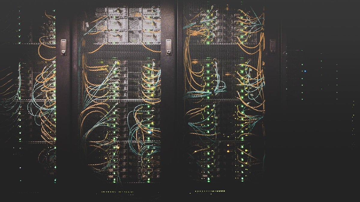 Servidores num centro de dados. A Jane Street já instalou um rack da Etched na sua própria infraestrutura. (imagem ilustrativa)